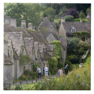 Cotswold-Stein Cottages im Dorf Fliese