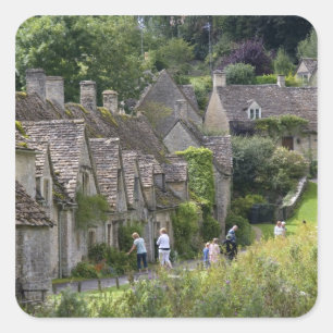 Cotswold-Stein-Cottages im Dorf Quadratischer Aufkleber