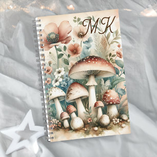 Cottage Core monogrammierte Pilze und Blumen Notizbuch