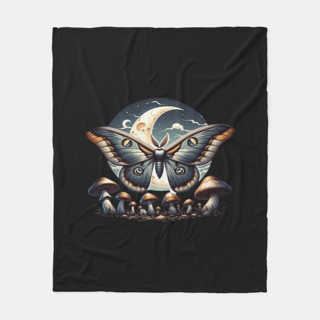 Cottage Whimsigoth Moth Pilze im Mondschein Fleecedecke (Vorderseite)