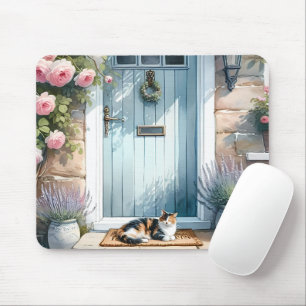 Cottagecore-Blumenveranda mit dreifarbiger Katze Mousepad