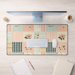 Cottagecore-Korallenpastell-Blumenpatchwork-Quilt Schreibtischunterlage