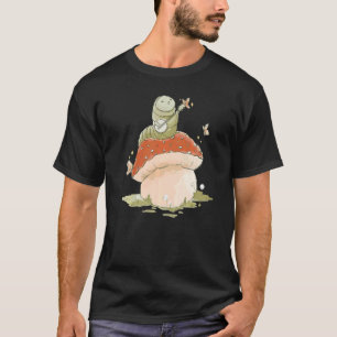 Cottagecore Süße Raupe Auf Pilz Spielt B T-Shirt