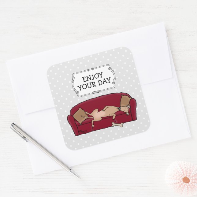Couch Greyhound (fawn) Dog Lazy Sleeping Funny Quadratischer Aufkleber (Umschlag)