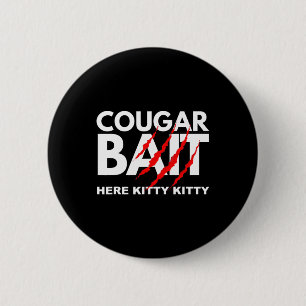Cougar Bait Fun Halloween Kostüm Ältere Frau Youn Button