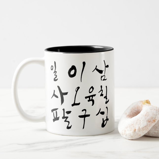 Count in Hangul, K culture, Korean Character Zweifarbige Tasse (Mit Donut)