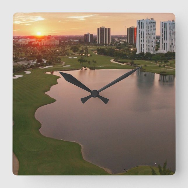 Country Club, Aventura, Florida Quadratische Wanduhr (Vorderseite)