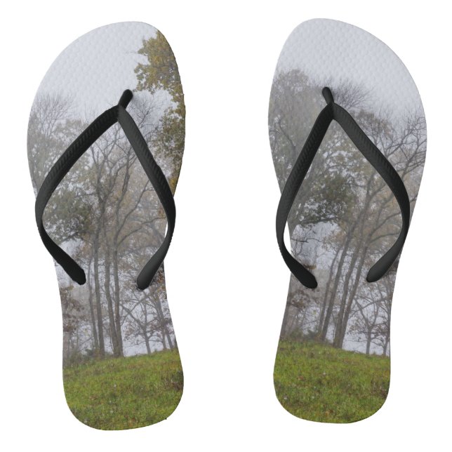 Country Foggy Fall Morning Flip Flops (Fußbett)