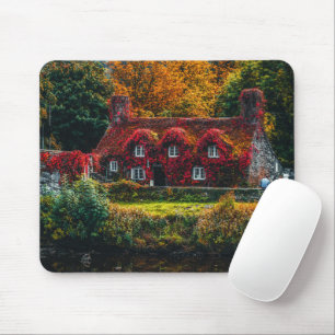 Country Hütte mit Red Vines Covering Zuhause Mousepad