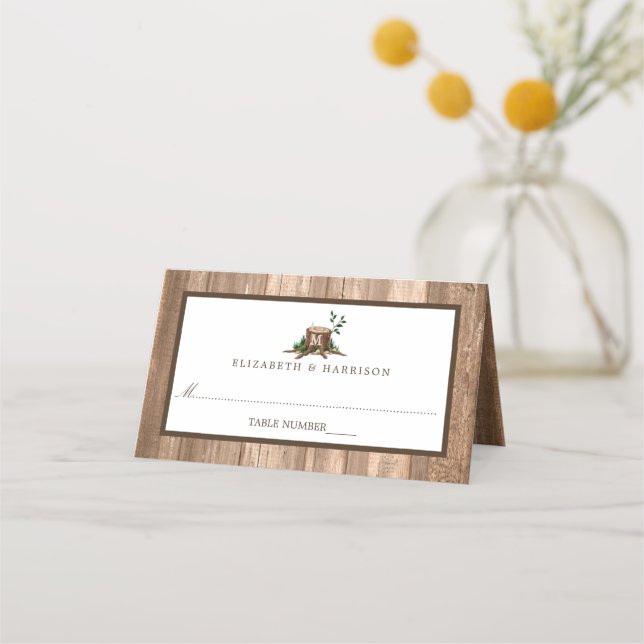 Country Monogram Tree & Wood Wedding Platzkarte (Vorderseite)