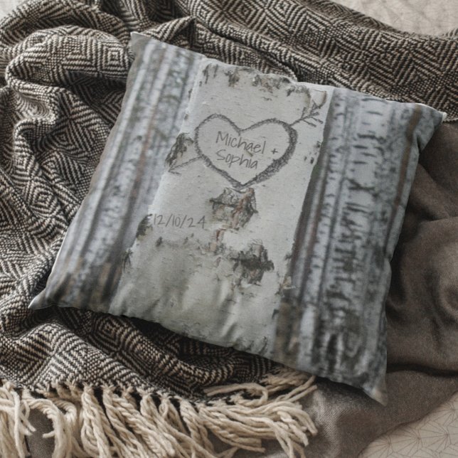 Country Rustic Carved Heart Birch Tree Kissen (Von Creator hochgeladen)