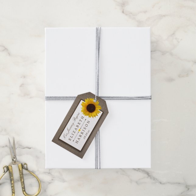 Country Rustic Sunflower & Burlap Wedge Geschenkanhänger (Mit Garn)