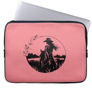 Country Western Girl Pferd reitet auf Feld Laptopschutzhülle