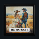 Country Western Wedding Watercolor Erinnerungskiste<br><div class="desc">Country Western Hochzeit Wasserfarbe Geschenkboxen. Romantische Malerei von Neuvermählten in einem rustikalen Feld, gewidmet, um ihr Leben gemeinsam zu beginnen. Dieses Bild wurde teilweise von AI gemacht. Es sieht aus wie ein handgefertigtes Aquarellwerk. Ein tolles Geschenk für Cowboy und Cowgirl Jungvermählte. Ersetzen Sie einfach "The Marsden's" durch ihren Namen für...</div>