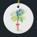 Couple First Christmas Ornament Palm Tree<br><div class="desc">Dieses elegante Acryl-Weihnachtsschmuck ist ein Geschenk für Neuvermählte oder Jubiläumsfeiern, mit Namen und Hochzeitstag auf der Rückseite, mit einer Nachbildung meiner originalen Palmbaumkunst. Ihr Set in einer lustigen, handgeschriebenen Typografie auf einem soliden, roten Hintergrund. Passen Sie dieses runde Ornament mit Ihren Namen an, um einen einzigartigen Sake für ein Weihnachtsgeschenk...</div>