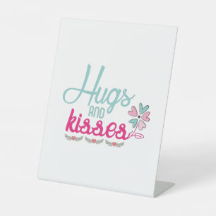 Couple Gift Hugs and Kisses Blume Sockelschild