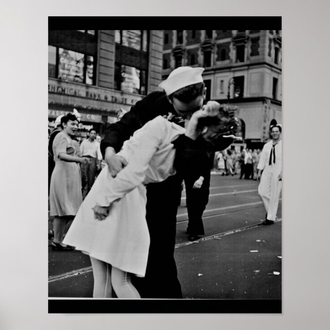 Couple Kiss in New York als Japan übergibt den Zwe Poster (Vorne)