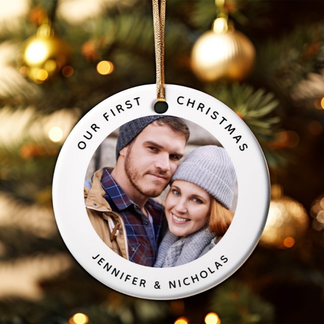 Couple Our First Christmas Foto Keramik Ornament (Couple Our First Christmas Photo Ceramic Ornament)