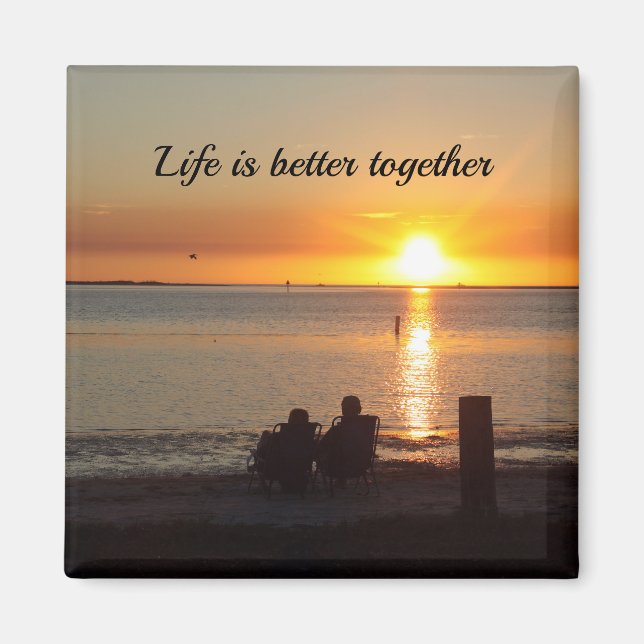 Couple Sit on Beach in Sunset Magnet (Vorne)