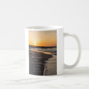 Couple Walking Beach bei Sunrise John 15 12 Kaffeetasse