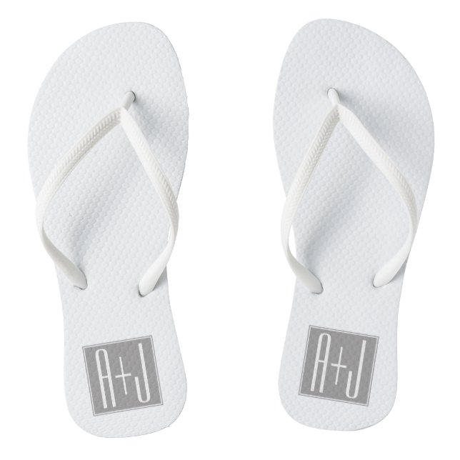 Couples Initails or Other Text | White & Grey Flip Flops (Fußbett)