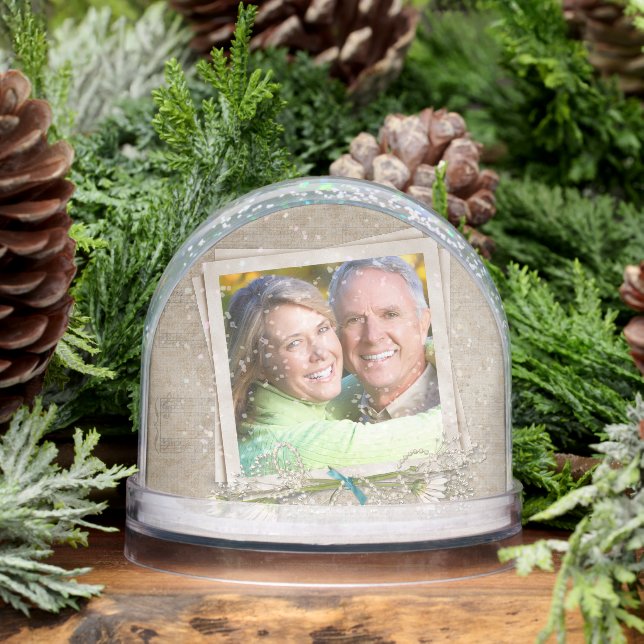 Couples Snapshot In a Retro Photo Frame Schneekugeln (Winter)