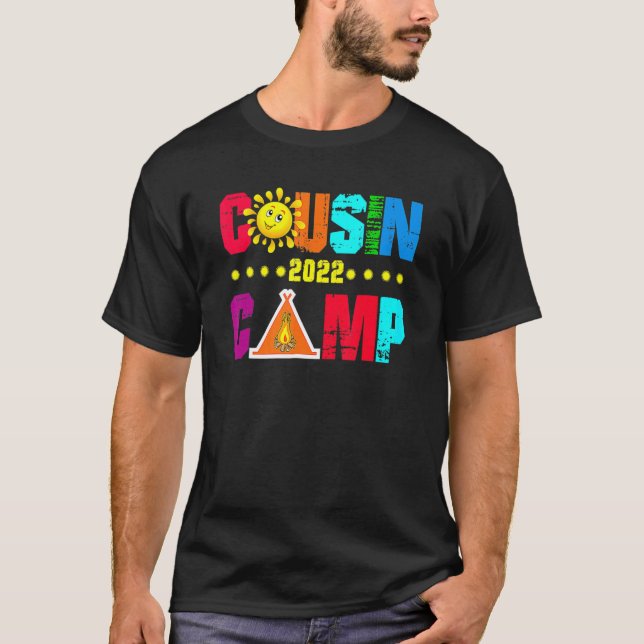 Cousin Camp 2022 Family Camping Sommerferien C T-Shirt (Vorderseite)