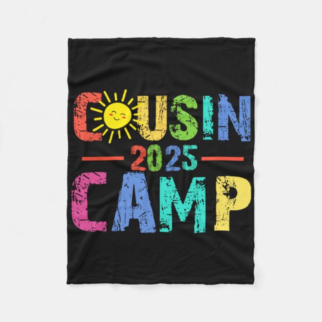 Cousin Camp 2025 Camping Campfire Summer Vacation  Fleecedecke (Vorderseite)