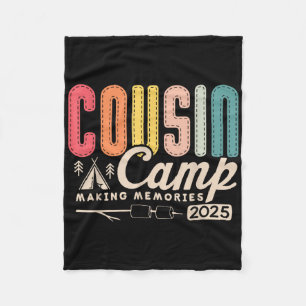 Cousin Camp Crew 2025 Erinnerungen Familienurlaub Fleecedecke