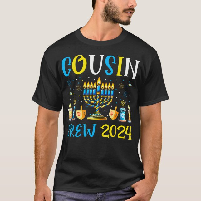 Cousin Crew 2024 Hanukkah Family Costume Menorah D T-Shirt (Vorderseite)