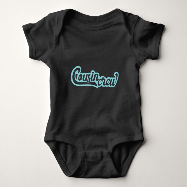 Cousin Crew Baby Strampler (Vorderseite)