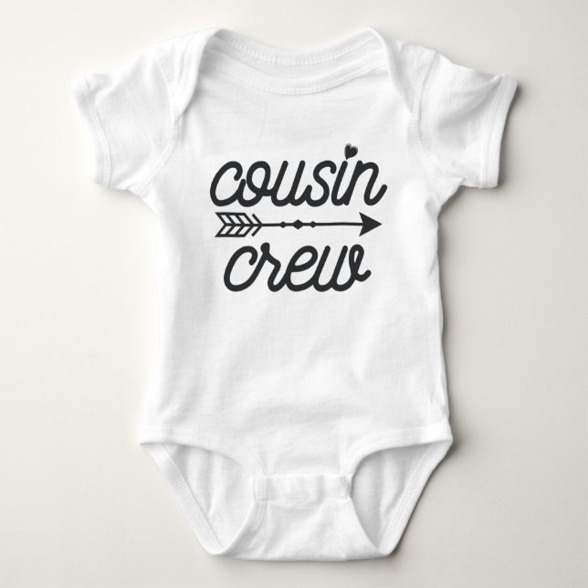 Cousin Crew mit Herz Baby Strampler (Vorderseite)