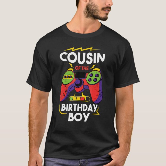 Cousin of the Birthday Boy Matching Video Gamer Bi T-Shirt (Vorderseite)