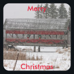 Covered Bridge Christmas Quadratischer Aufkleber<br><div class="desc">Das Original Foto zeigt eine schneebedeckte Winterszene.</div>