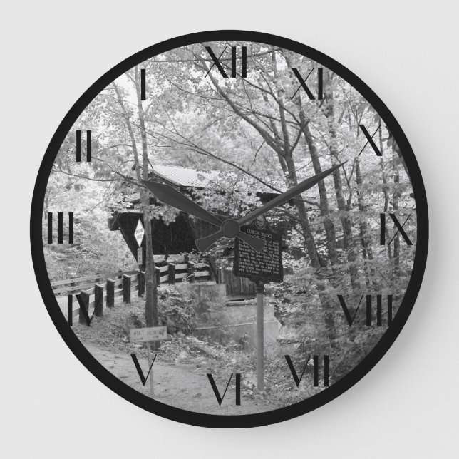 Covered Bridge in New England Große Wanduhr (Vorderseite)