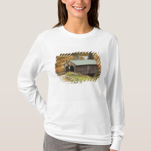 Covered bridge, Vermont, USA T-Shirt (Vorderseite)