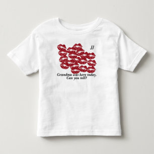 Covered in Kisses Customizable Kleinkind T-shirt