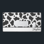 Cow Animal Print Custom Curry Name Schreibtischunterlage<br><div class="desc">Dies ist eine Cow Animal Print Custom Curry Name Desk Mat!</div>