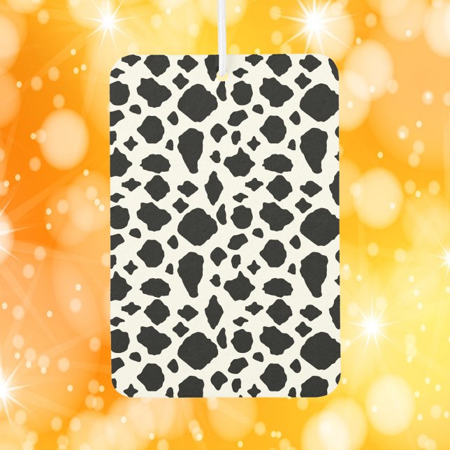 Cow Pattern Black and White Autolufterfrischer (An air freshener with a black and white cow pattern.)