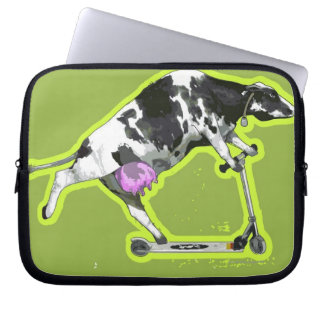 Cow Riding a Scooter Laptopschutzhülle
