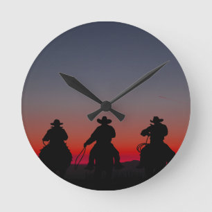 Cowboy bei Sonnenuntergang Runde Wanduhr
