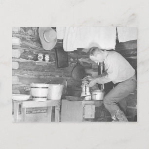 Cowboy, der im Schlafhaus Kaffee macht Postkarte