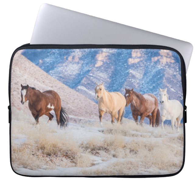Cowboy Horse Drive auf der Hideout Ranch Laptopschutzhülle (Vorderseite)