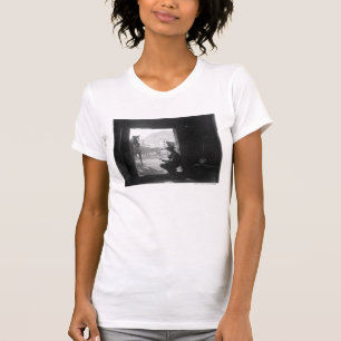 Cowboy in einem Eingang mit Pferden T-Shirt