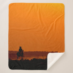 Cowboy Männer reiten bei Sonnenuntergang Vintagen Sherpadecke