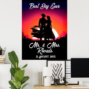 Cowboy und Braut bei Sonnenuntergangs-Hochzeit Poster