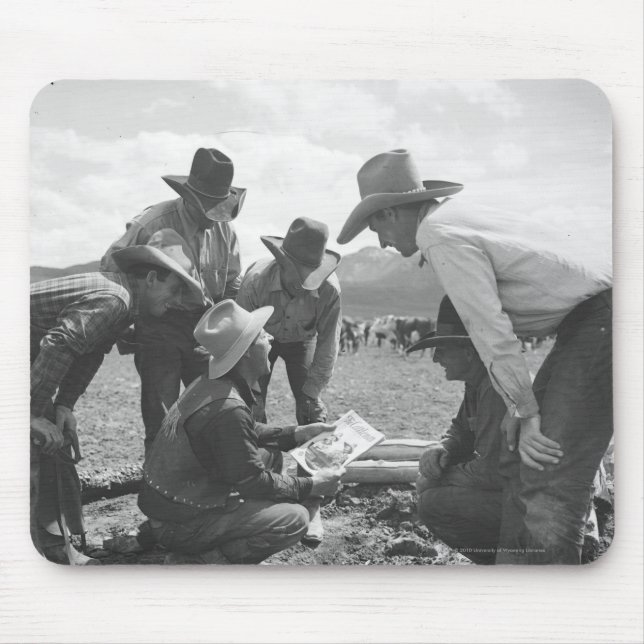 Cowboys, die eine Zeitschrift schauen Mousepad (Vorne)