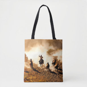Cowboys jagen wilde Pferde. Seil und Reiten,