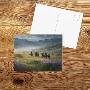 Cowboys reiten in die Bergwildnis Postkarte