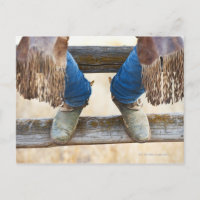 Cowboystiefel auf Zaun